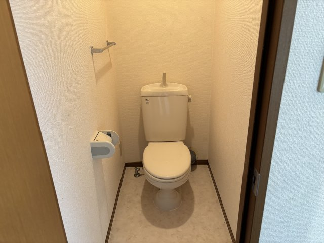 ピュアライフ　Ｂ棟のトイレ|温水洗浄便座付きですよ(^^)/