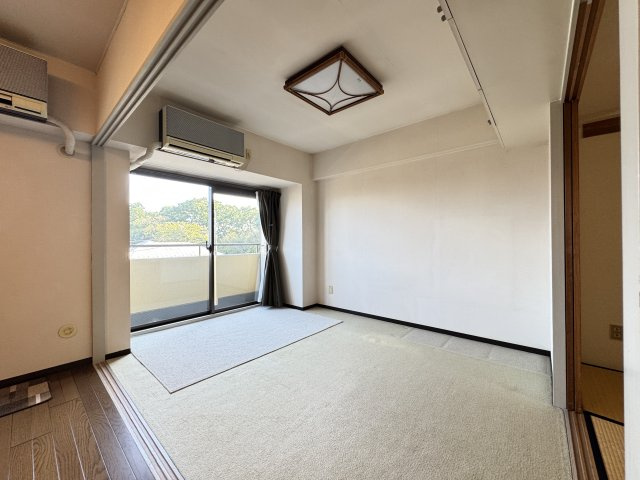 ソレイユ南町の洋室|■リビングダイニング及び和室と続き間になります。