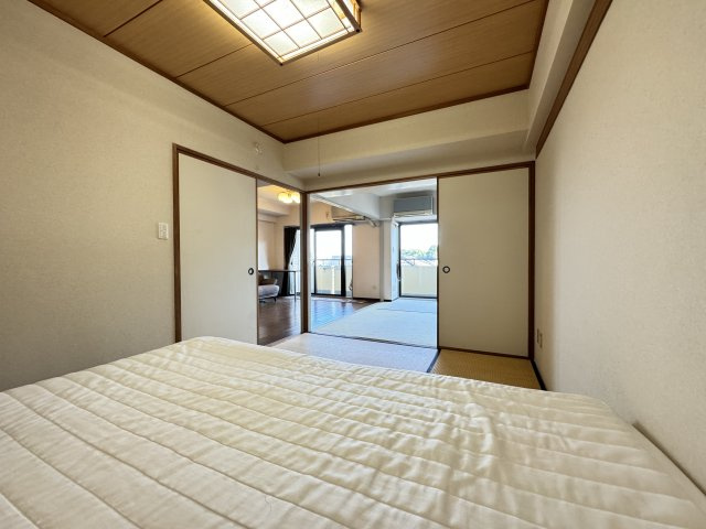 ソレイユ南町の和室|■洋室と続き間タイプの和室