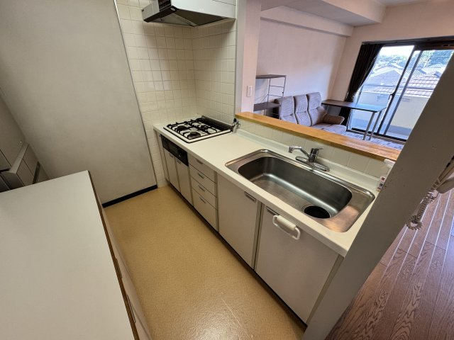 ソレイユ南町のキッチン|■対面式システムキッチン