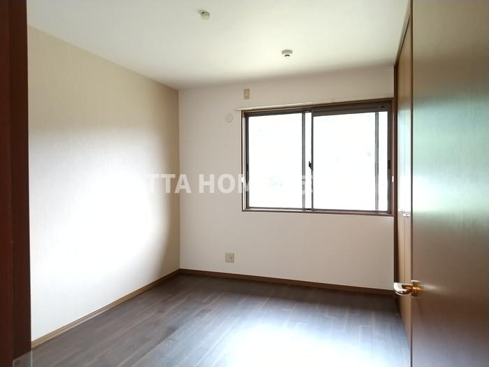 ピュアライフ　Ｂ棟の居間・リビング|洋室のお部屋は6帖★