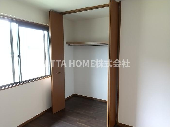 ピュアライフ　Ｂ棟の収納|大きなクローゼットは嬉しいですね♪