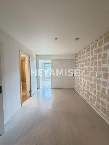 modern palazzoレイールの内装|5号室のクロス※反転間取りのお部屋の写真です※
