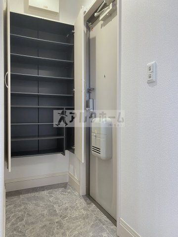 ブリーゼ久宝寺B棟の玄関