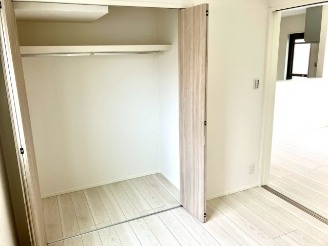 丸亀市前塩屋町①　駐車4台可能　オール電化新築住宅の収納|２階洋室のクローゼットです。