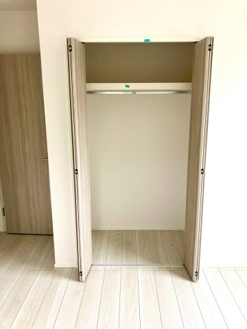 丸亀市前塩屋町①　駐車4台可能　オール電化新築住宅の収納|２階洋室のクローゼットです。