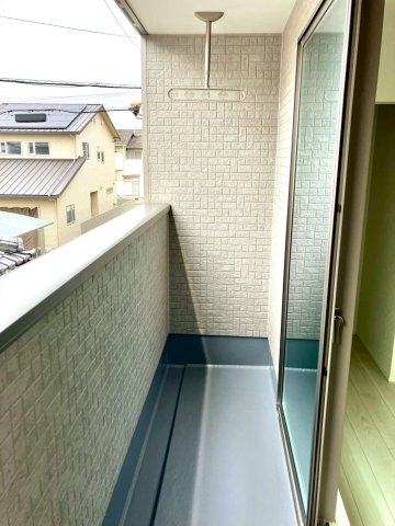 丸亀市前塩屋町①　駐車4台可能　オール電化新築住宅のバルコニー|日当たりがよく、ご家族の洗濯物を干せるよう工夫されています。
