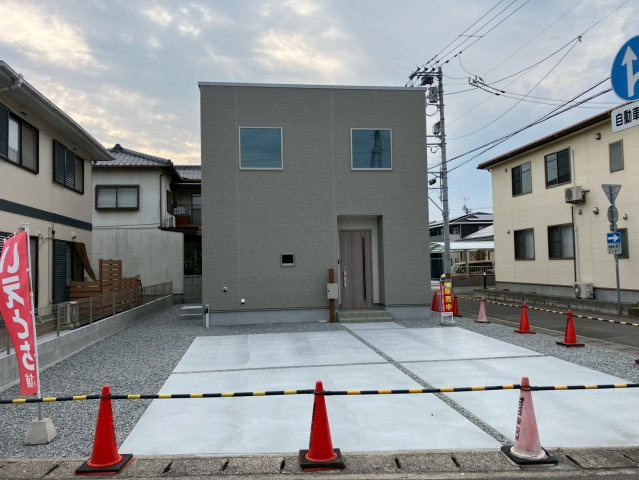 丸亀市前塩屋町①　駐車4台可能　オール電化新築住宅の駐車場