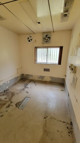 平塚市桃浜町の店舗事務所の内装