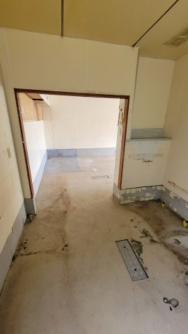 平塚市桃浜町の店舗事務所の内装