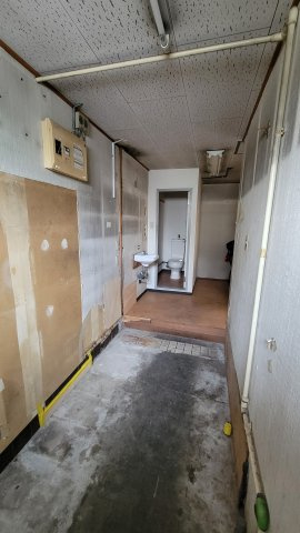 平塚市桃浜町の店舗事務所の内装