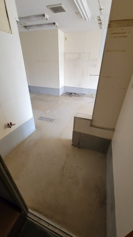 平塚市桃浜町の店舗事務所の内装