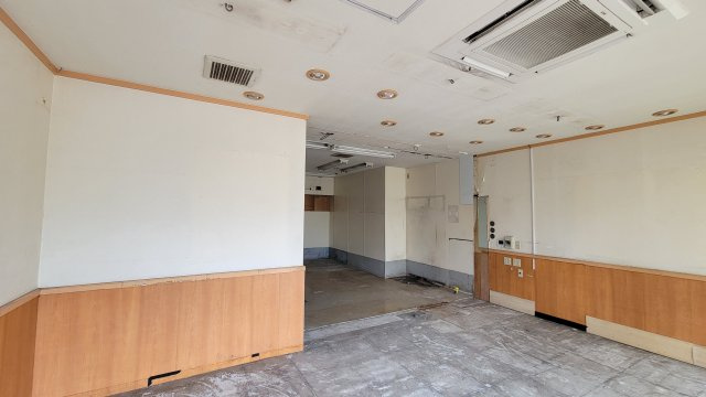 平塚市桃浜町の店舗事務所のロビー