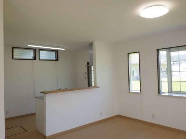 中古戸建　北広島町壬生の居間・リビング|ゆったりとしたリビングです