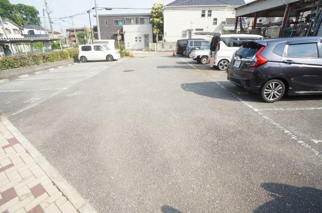 グリーンテラス中山の駐車場