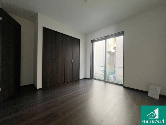 藤井寺市沢田　新築一戸建ての洋室|シンプルな洋室は、自分好みのインテリアが楽しめます♪ご家族とインテリアや家具を選びに行くのは新築購入時の醍醐味の一つです。ぜひお楽しみください♪