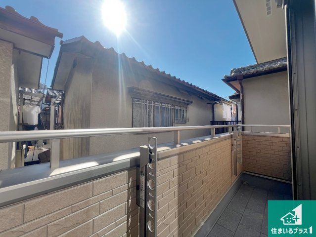 藤井寺市沢田　新築一戸建てのバルコニー|ワイドバルコニーは洗濯物を干すスペースが広いのでご家族が多くても安心！