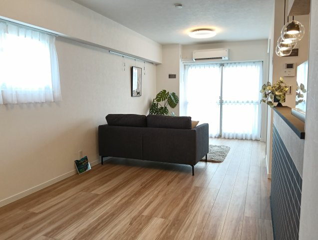 【居間・リビング】 | こちらの居間で趣味の時間をお楽しみください