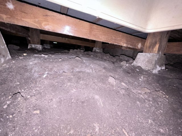 三戸郡五戸町字地蔵岱の構造・工法・仕様|中古住宅の3大リスクである、雨漏り、主要構造部分の欠陥や腐食、給排水管の漏水や故障を２年間保証します。その前提で床下まで確認の上でリフォームし、シロアリの被害調査と防除工事を行いました。