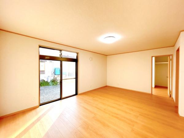 三戸郡五戸町字地蔵岱の居間・リビング|【リフォーム済】LDKは16.5帖にリフォームしました。