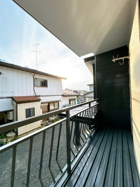 三戸郡五戸町字地蔵岱のバルコニー|【リフォーム済】ベランダ。天気の良い日にはお洗濯ものを干すのもよいですね。