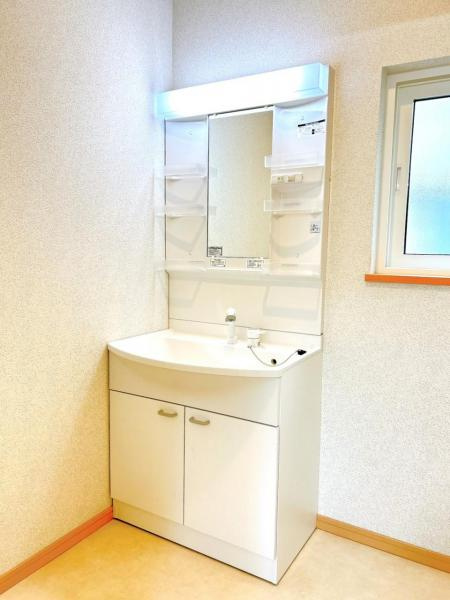 三戸郡五戸町字地蔵岱の独立洗面台|【リフォーム済】洗面化粧台は新品に交換しました。
