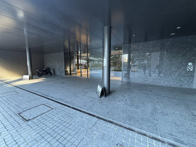 北側エントランス