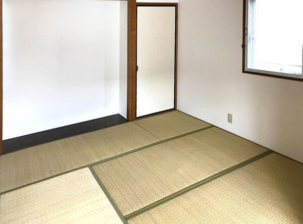 グランデ亀の井の和室