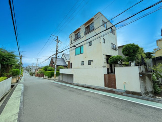 【前面道路含む現地写真】