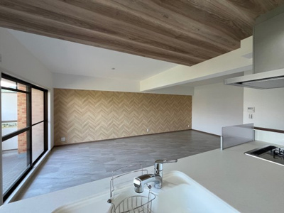 【ダイニング】 | ライオンズマンション西鈴蘭台第２ | バルコニーも広いので明るく・通風良好です。