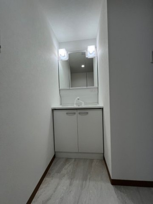 【独立洗面台】 | ライオンズマンション西鈴蘭台第２ | 洗面台も新調しております。