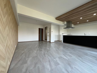 【居間・リビング】 | ライオンズマンション西鈴蘭台第２ | クロス、フローリング貼替済です。