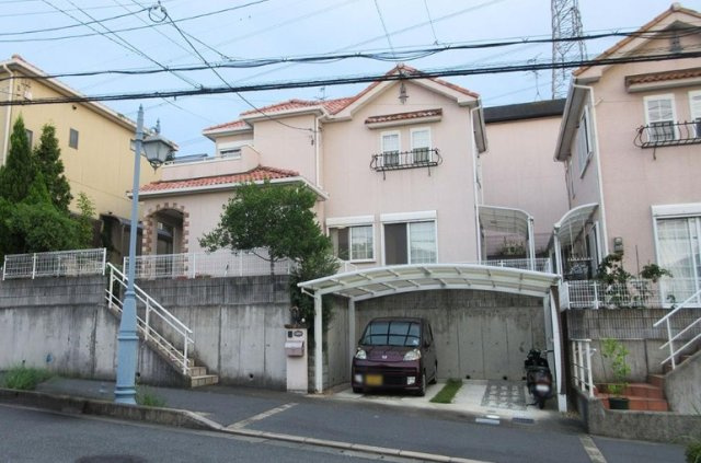 富田林市伏山　リフォーム済み戸建ての前面道路含む現地写真