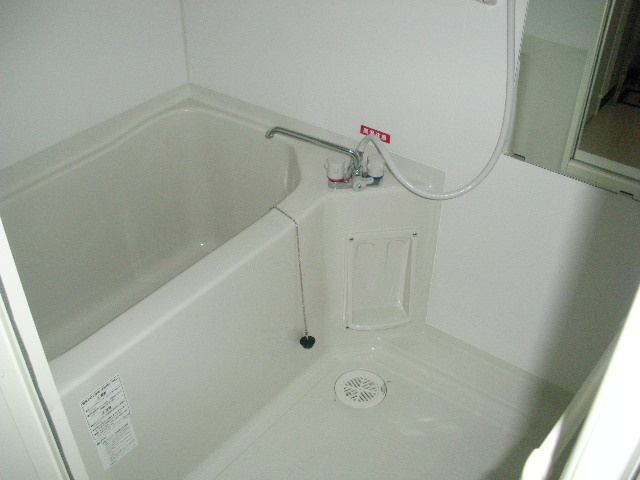 ビガーポリス133宝塚の浴室