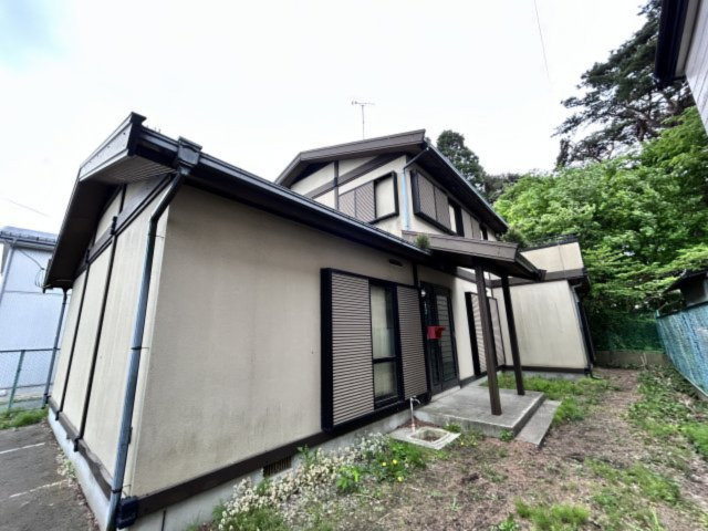 八戸市大字河原木字八太郎山の外観|【リフォーム前】屋根外壁は塗装を行います。