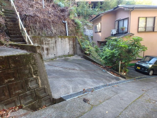 吉野苑平屋建ての駐車場