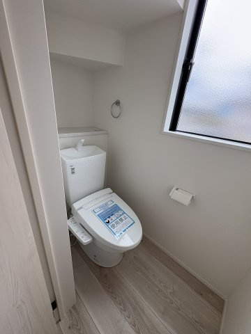 【トイレ】 | 大野城市南ヶ丘6丁目3期　1号棟（全4棟）【仲介手数料無料・0円】 | 施工例。1階のトイレです。施工例は完成時と異なる場合があります。