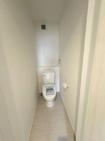 【トイレ】 | 大野城市南ヶ丘6丁目3期　1号棟（全4棟）【仲介手数料無料・0円】 | 施工例。2階にもトイレです。施工例は完成時と異なる場合があります。