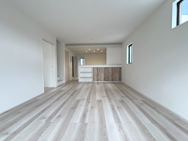 【内装】 | 大野城市南ヶ丘6丁目3期　1号棟（全4棟）【仲介手数料無料・0円】 | 施工例。リビングです。施工例は完成時と異なる場合があります。