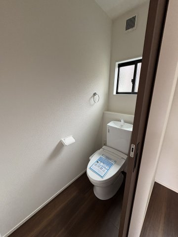 【トイレ】 | 大野城市南ヶ丘6丁目3期　2号棟（全4棟）【仲介手数料無料・0円】 | 施工例。1階のトイレです。施工例は完成時と異なる場合があります。