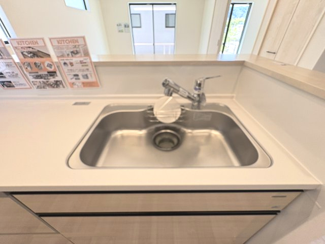 【キッチン】 | 大野城市南ヶ丘6丁目3期　2号棟（全4棟）【仲介手数料無料・0円】 | 施工例。施工例は完成時と異なる場合があります。
