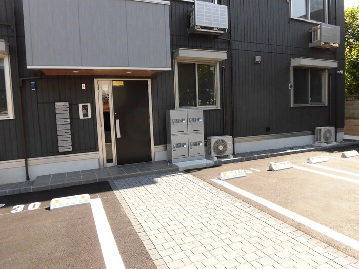 ロータスヒルAのエントランス|落ち着いたエントランスです