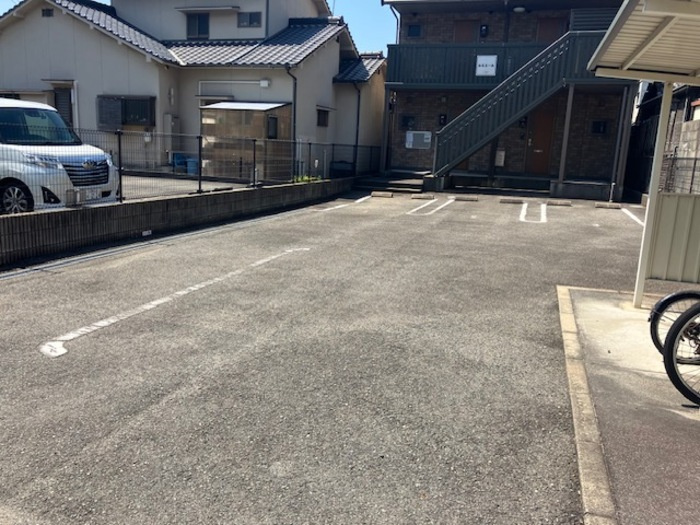 ルミエールの駐車場