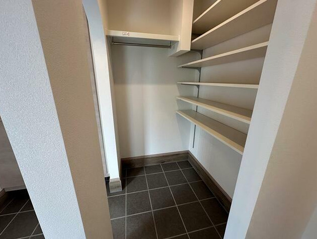 富士市原田滝上　新築戸建　全１棟　A棟の収納|シューズインクロークがあれば濡れたままの傘やベビーカーも収納できます