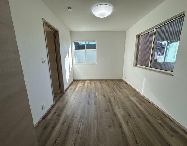 富士市原田滝上　新築戸建　全１棟　A棟の洋室|2階西側6帖。1面クローゼットです。