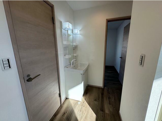 富士市原田滝上　新築戸建　全１棟　A棟のその他共用部分|2階ホールには洗面台かんび。家族の忙しい朝の支度に便利♪