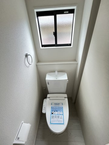 【トイレ】 | 大野城市南ヶ丘6丁目3期　4号棟（全4棟）【仲介手数料無料・0円】 | 施工例。1階のトイレです。施工例は完成時と異なる場合があります。