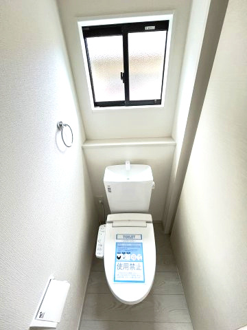 【トイレ】 | 大野城市南ヶ丘6丁目3期　4号棟（全4棟）【仲介手数料無料・0円】 | 現地写真。1階のトイレです。