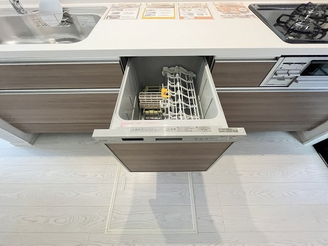 【キッチン】 | 大野城市南ヶ丘6丁目3期　4号棟（全4棟）【仲介手数料無料・0円】 | 現地写真。食洗器が付いてます。
