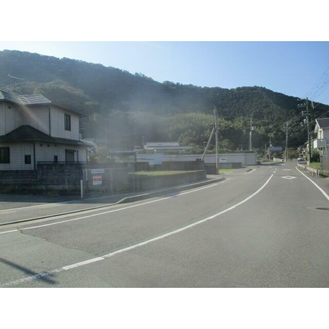 海南市　岡田　住宅用地の前面道路含む現地写真